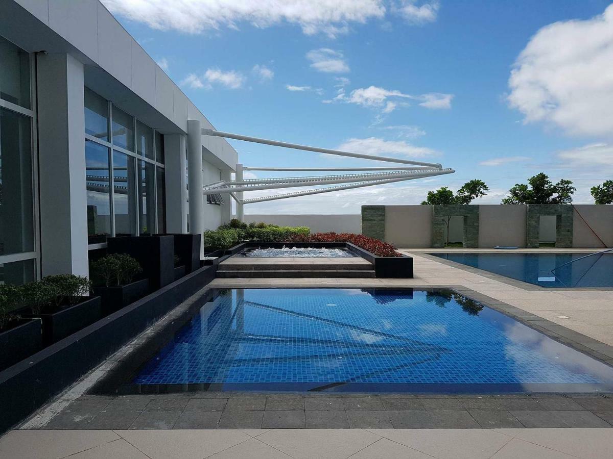 Apartment Sea View At Mactan Newtown Lapu-Lapu City Esterno foto